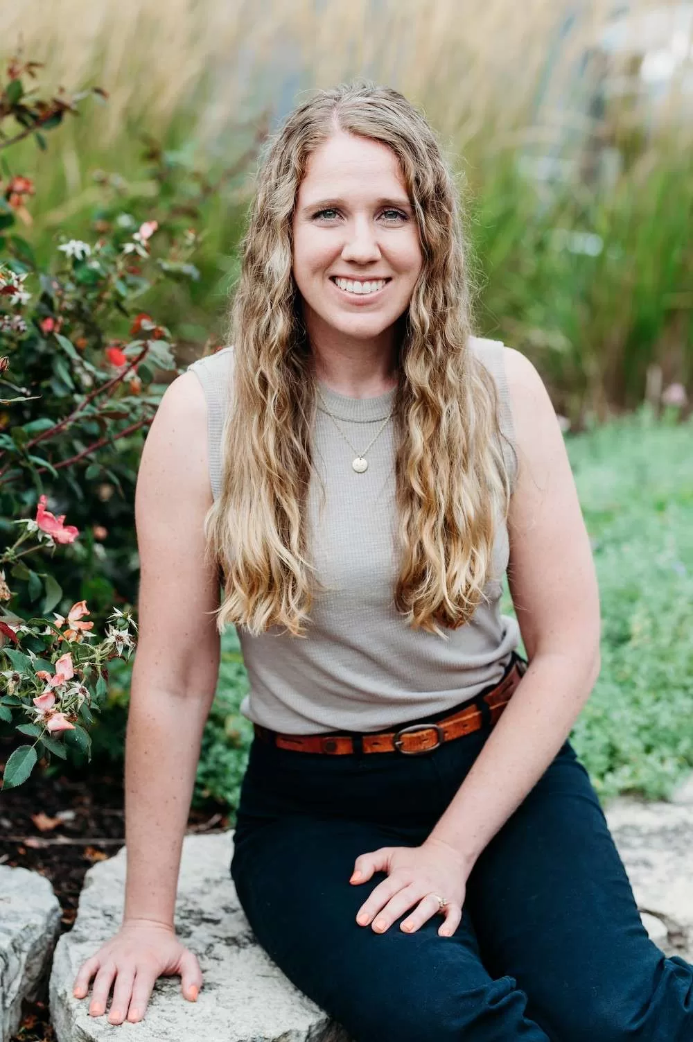 ARFID Dietitian- Jenn Sapko posing for picture outside.