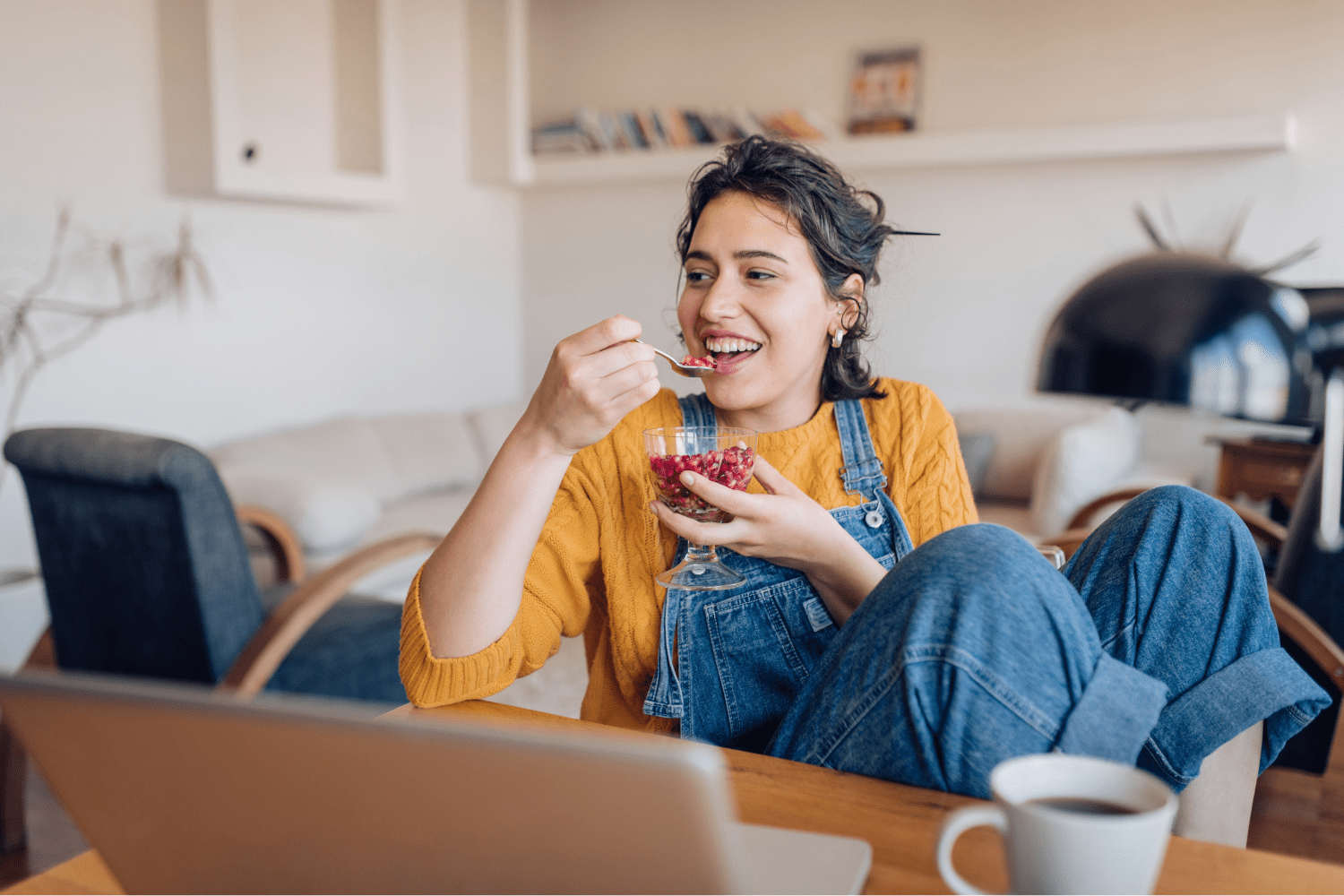 Eating Structure During Breaks - Woman Having a Snack