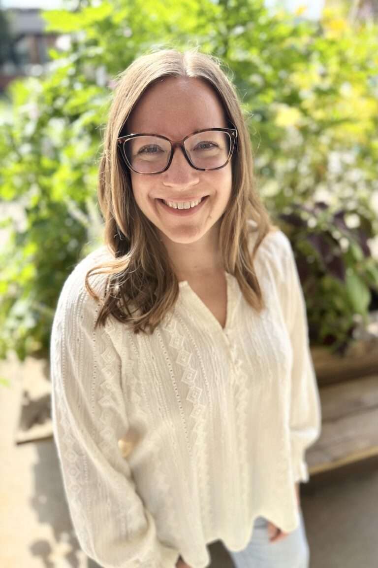 Indiana Dietitian, Amanda Combs, professional photo.